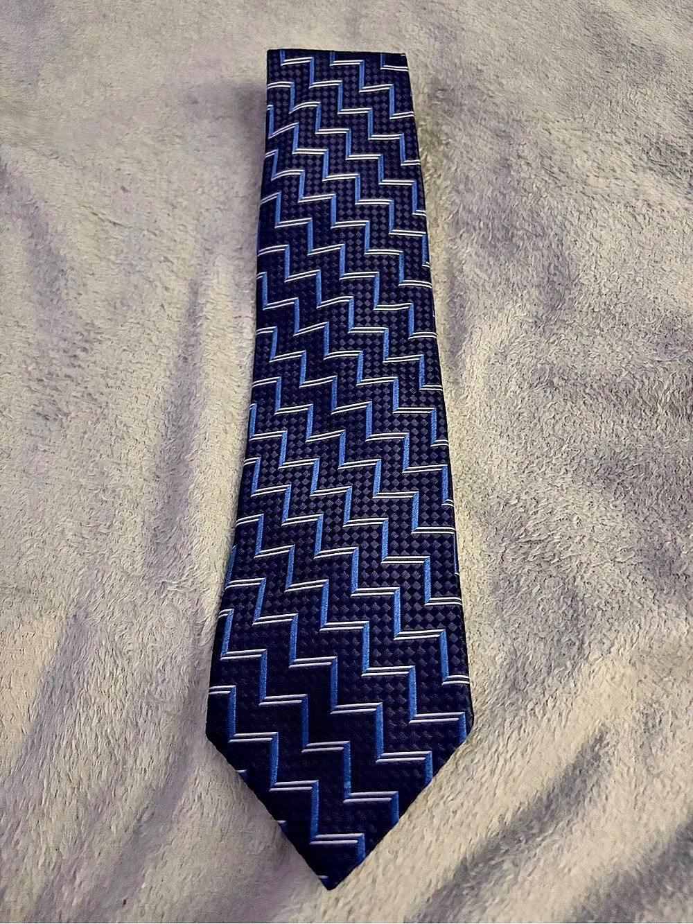 Ermenegildo Zegna Men's Silk Geometric Tie in Blue & White Like New